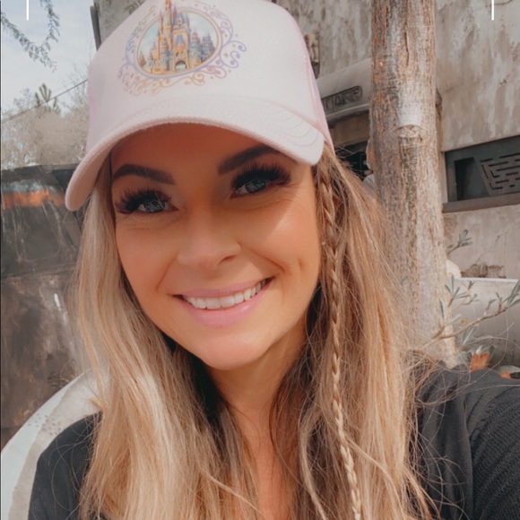 Profile Picture of Ashley Sexton (@asexton) on Poshmark