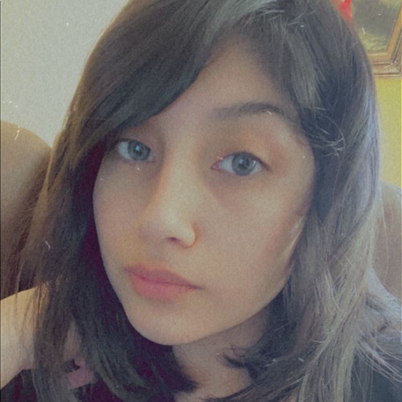 Profile Picture of Crystal Pinon (@cpinon4) on Poshmark