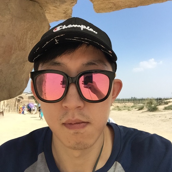 Profile Picture of Peter King (@pdbokee) on Poshmark