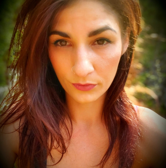 Profile Picture of Amanda Embree (@amandamayembree) on Poshmark