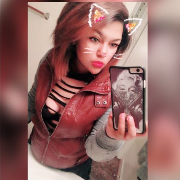 Profile Picture of Abigail Mendez (@abiig) on Poshmark