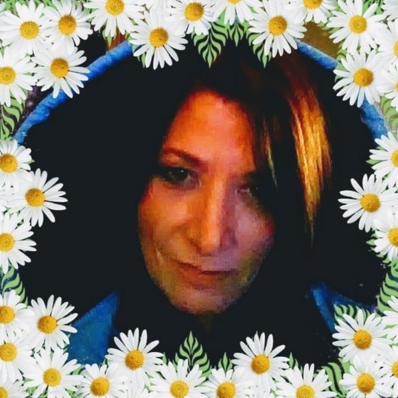 Profile Picture of Michelle Swadley (@swadleychelle) on Poshmark