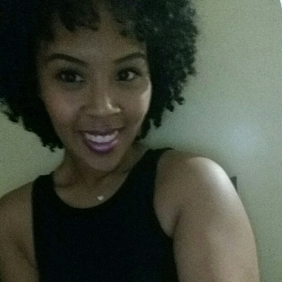 Profile Picture of Ashley Coffiel (@heyash_) on Poshmark