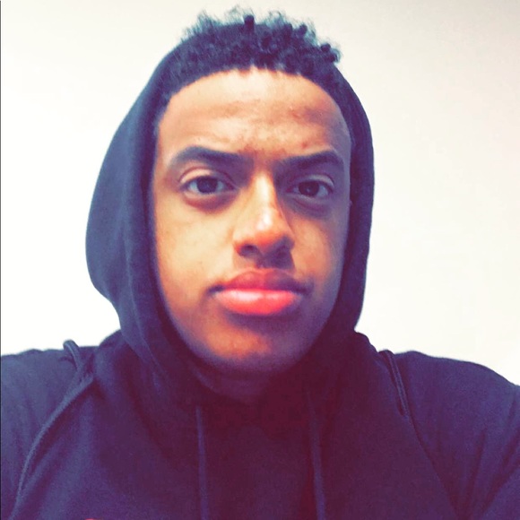 Profile Picture of Ezana Belay (@ezushaw10) on Poshmark