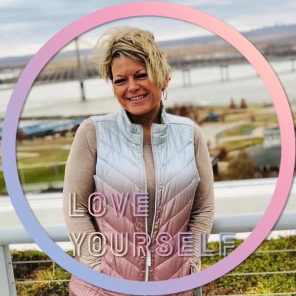 Profile Picture of Christie Mcclintock (@christiesyd1) on Poshmark