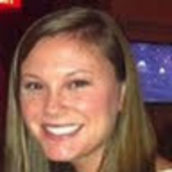 Leighanna Thomure - Poshmark Profile Picture of Leighanna Thomure (@lathomure) on Poshmark