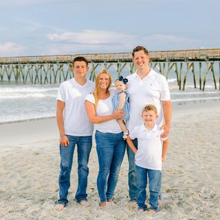 Profile Picture of Alicia ToutOlness (@alicia.toutolness) on Facebook