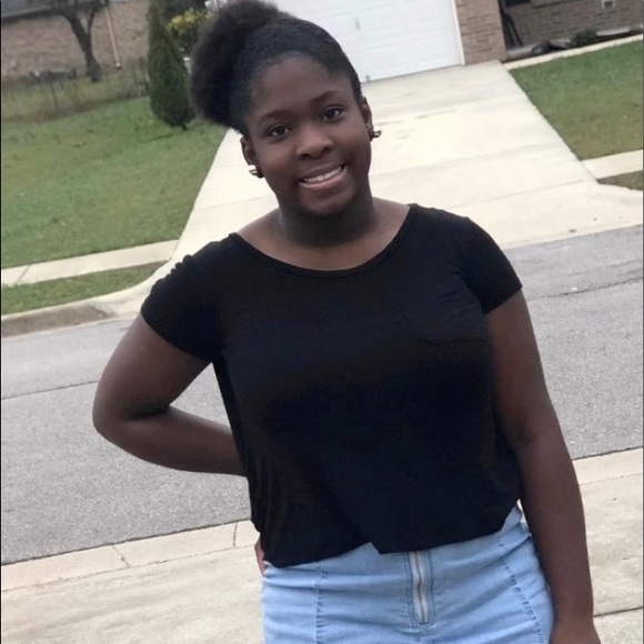 Profile Picture of Eryn Thomas (@eryn_thomas) on Poshmark