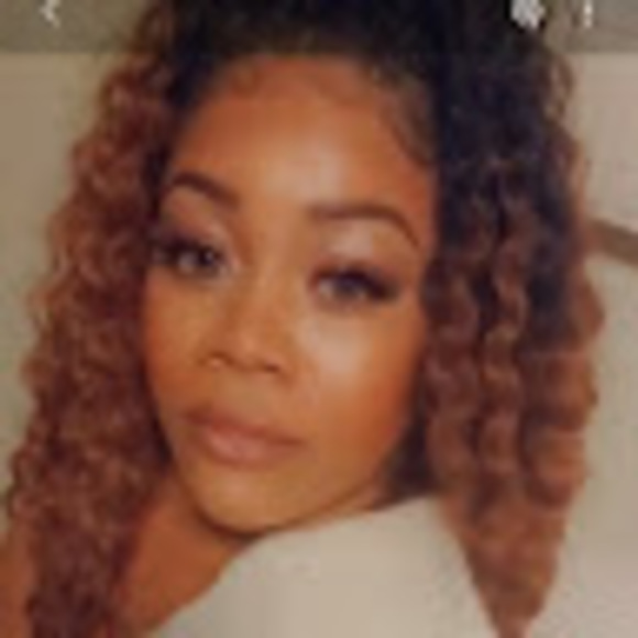 Profile Picture of Katherine Feemster (@stlhotmama28) on Poshmark