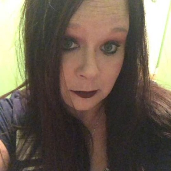 Profile Picture of Crystal Swimm blasinsky (@cblasinsky) on Poshmark