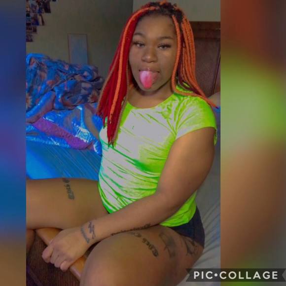 Profile Picture of Shaterria Risher (@teeeeeetee) on Poshmark