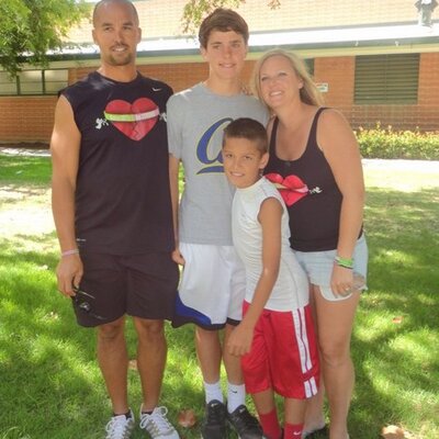 Profile Picture of Jennifer Thayer (@jenithayer) on Twitter