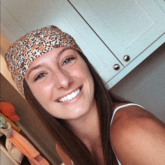 Profile Picture of Lyndsey Kolar (@lyndseykolar) on Poshmark