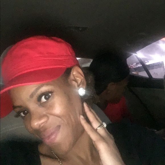 Profile Picture of Charletta Kenney (@baystakkzz) on Poshmark