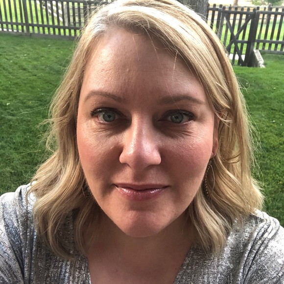 Profile Picture of Amie Richards (@graebel2012) on Poshmark