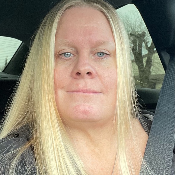 Profile Picture of London Wegrzyn (@londonwegrzyn) on Poshmark