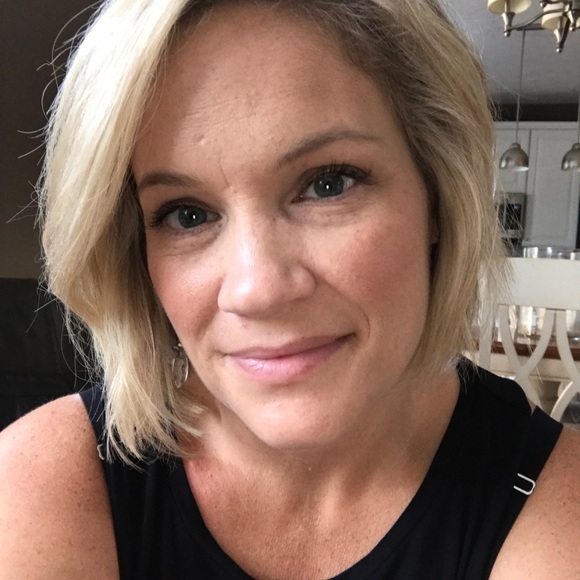 Profile Picture of Jenn Armitage (@jarmitag) on Poshmark