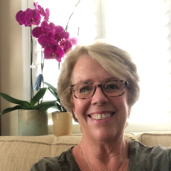 Profile Picture of Kathy Larussa (@katelaru) on Poshmark