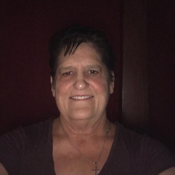 Paula Ridenour - Poshmark Profile Picture of Paula Ridenour (@pemley) on Poshmark