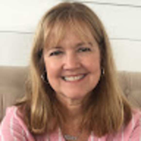 Profile Picture of Ellen Luzarraga (@ellenluzarraga) on Poshmark