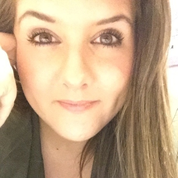 Profile Picture of Emily Fensterer (@emilyfensterer) on Poshmark