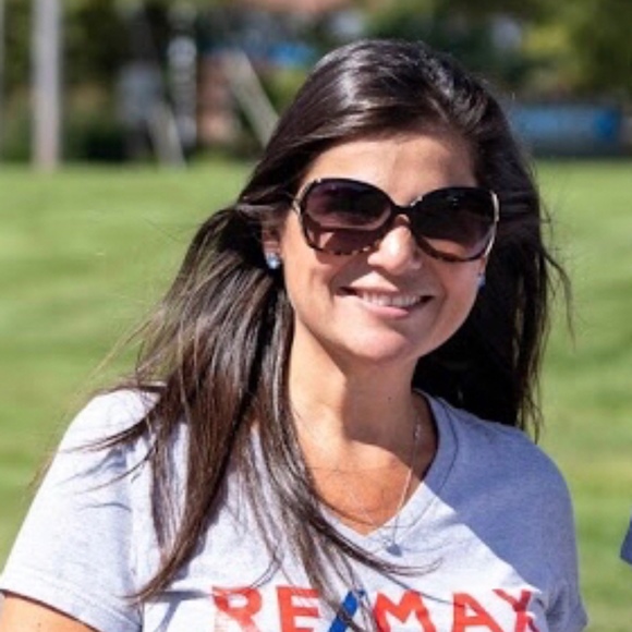 Profile Picture of Anna Ciano-hendricks (@cianohendricks) on Poshmark