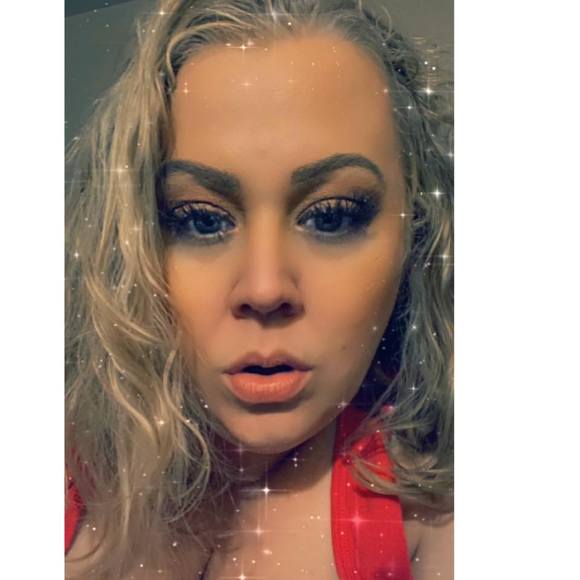 Profile Picture of Amanda Blomdahl (@candymandy399) on Poshmark