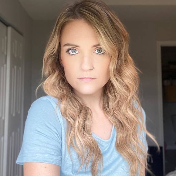 Profile Picture of Summer babb Mitchell (@mitchellsummer) on Poshmark