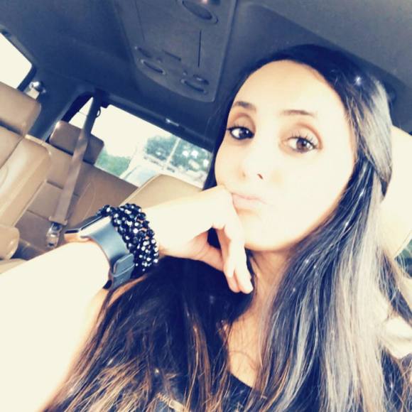 Profile Picture of Danielle Alfano (@daniellealfano) on Poshmark