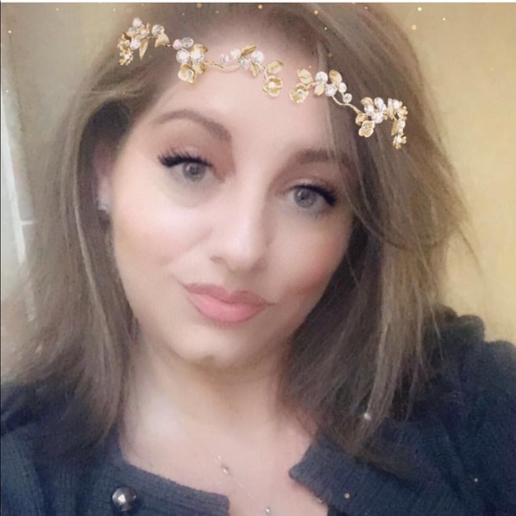 Profile Picture of Carol Abughazaleh (@carolabu) on Poshmark
