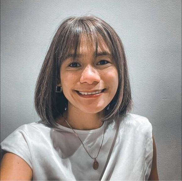 Profile Picture of Caroline Go (@caroline_go) on Poshmark