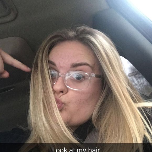 Profile Picture of Olivia Putnam (@oliviaputnam) on Poshmark