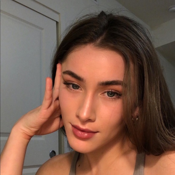 Profile Picture of Norah Flatley (@norah_flatley) on Poshmark