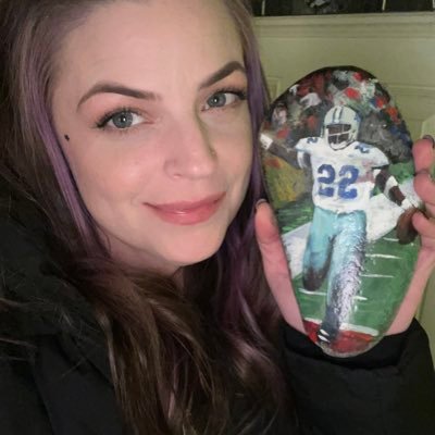 Profile Picture of Lora Goodman (@MagentaLoGo) on Twitter