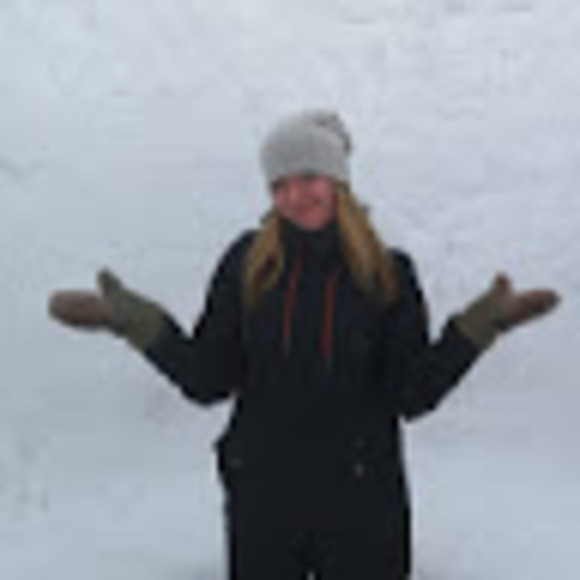 Profile Picture of Marybeth Kamphuis (@mbkamphuis) on Poshmark