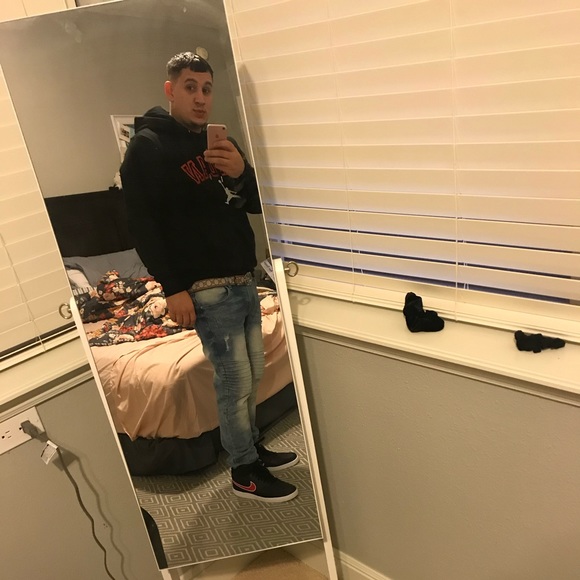 Profile Picture of Taylor Melcher (@taylormelcher) on Poshmark