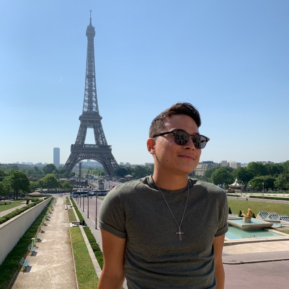 Profile Picture of Devin Wang (@mr_fluffyrb) on Poshmark