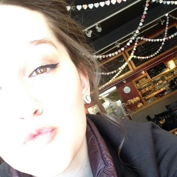 Profile Picture of Taylor Mccombs (@taylormccombs22) on Poshmark