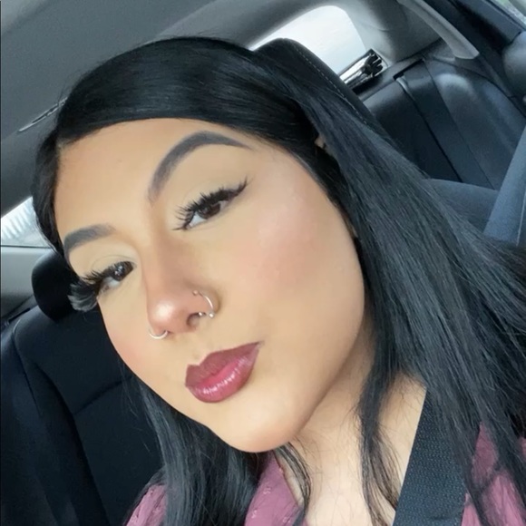 Profile Picture of Tatiana Cisneros (@tatianacisneros) on Poshmark