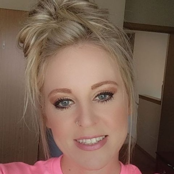 Profile Picture of Kari Okerson (@kokerson7) on Poshmark