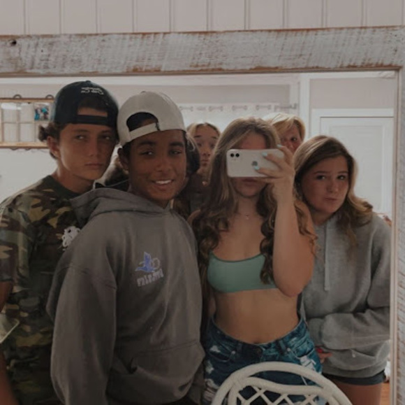 Profile Picture of Mackenzie Daniels (@25danielsma21) on Poshmark