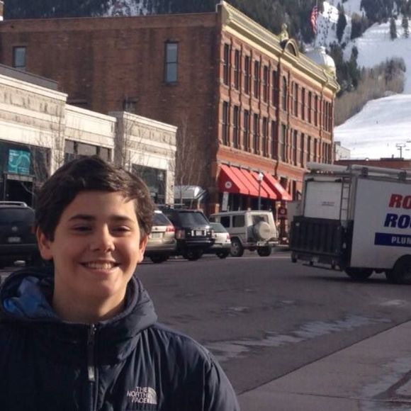 Profile Picture of João pedro Castro neves (@joaocastroneves) on Poshmark