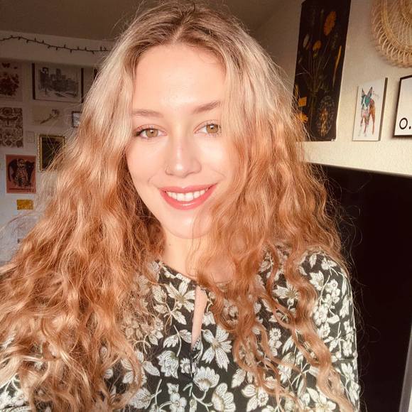 Profile Picture of O'melodi Whiteman (@omelodi15) on Poshmark