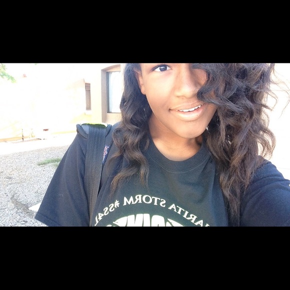 Profile Picture of Khara Gude (@kharagude19) on Poshmark