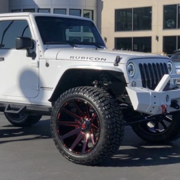 Profile Picture of Eyner Granillos (@egranillos07) on Poshmark