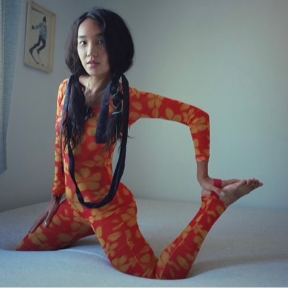 Profile Picture of Mymy Nguyen (@goldflowershop) on Poshmark