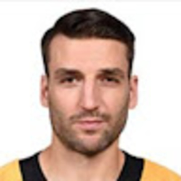 Profile Picture of Patrice bergeron (@liligagne85) on Poshmark