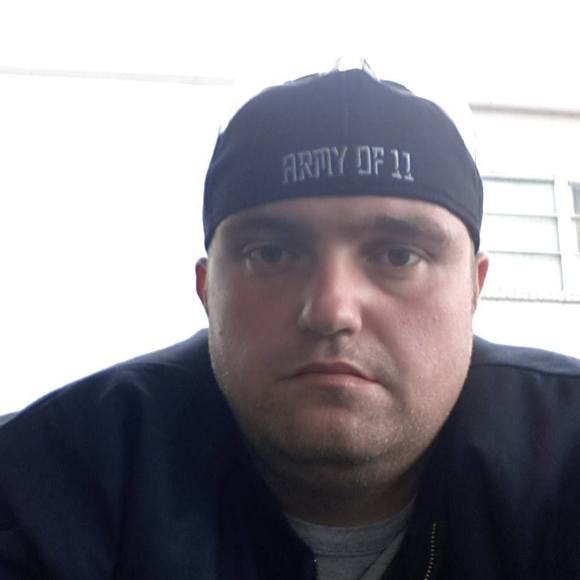 Profile Picture of Paul Garner (@deertounge) on Poshmark