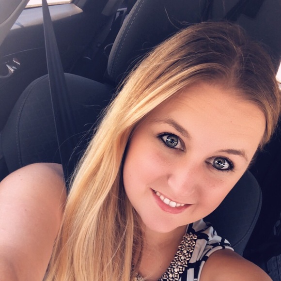 Profile Picture of Lauren Stancil (@lauren_stancil) on Poshmark