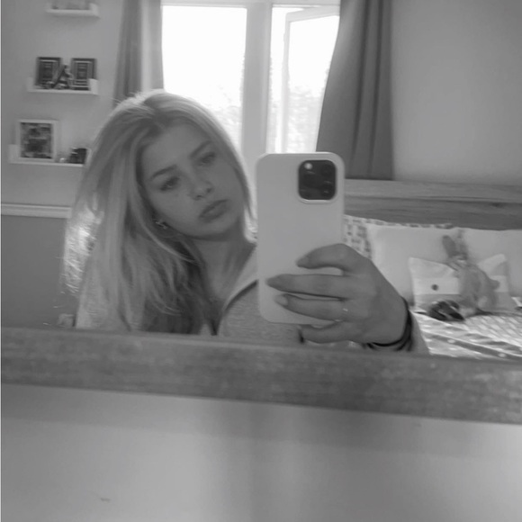 Profile Picture of Breanna Berriault (@breanna_b432) on Poshmark